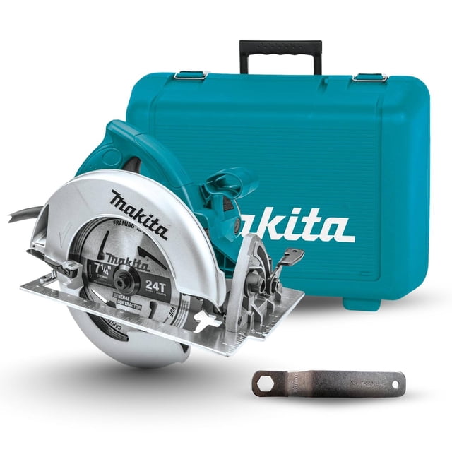 sierra circular 7 1/4 in 5800 rpm 15a 1800w estuche makita 5007nk Vista 3/4 frontal de la sierra circular Makita azul con disco de 7-1/4" y protector metálico plateado con logo Makita, base rectangular con guía de corte, llave de ajuste en primer plano y estuche rígido azul con asa atrás.