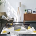 thumbnail image 1 of La Alfombra de La Sala de Estar Es Geométricamente Buena para Uso Doméstico, El Dormitorio Está Cubierto con Tapetes y La Alfombra de La Mesita de Noche Se Usa Como Tapete., 1 of 2