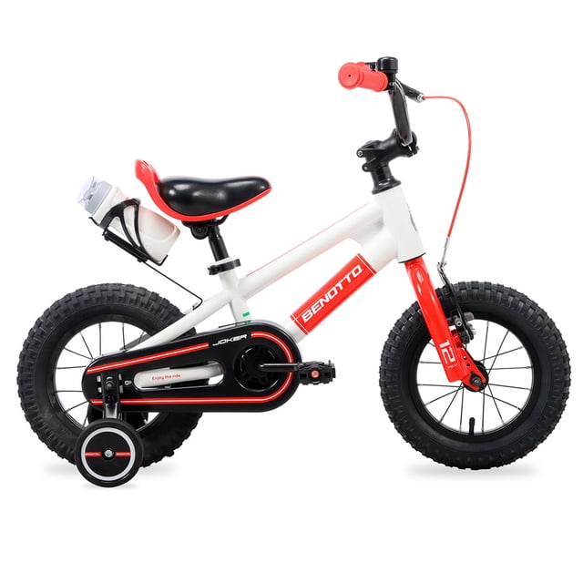 bicicleta benotto joker bicicleta benotto bmx joker r12 1v. niño frenos "v"/contrapedal acero talla:un Vista frontal lateral de BMX infantil con cuadro blanco y detalles rojos, horquilla roja, asiento negro con borde rojo, ruedas con llantas negras y neumáticos tipo knobby, ruedas de entrenamiento desmontables, protector de cadena negro-rojo, piñón de una velocidad, freno delantero tipo V y freno trasero contrapedal; porta termo trasero. Ideal para aprender a rodar y uso recreativo; también suele usarse para practicar equilibrio en patios o parques.