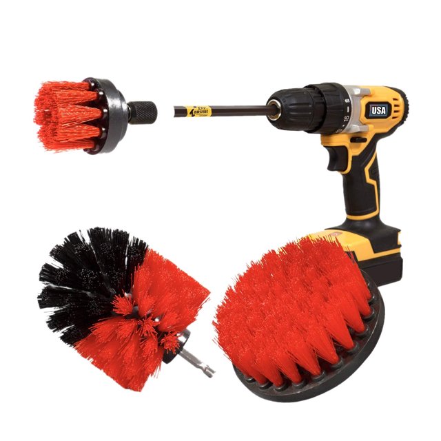 kit de 3 cepillos para taladro para limpiar ruedas y baños | eje de 1/4" de cambio rápido | cerdas de nailon antirayaduras para bañeras, azulejos y juntas — imagen sobre fondo blanco con taladro inalámbrico amarillo acoplado a un vástago de 1/4" y tres cabezas de cepillo multicolor: cepillo circular de cerdas rojas, cepillo cónico bicolor negro/rojo y cepillo de copa rojo; muestra la forma del eje, la montura rápida y la textura de las cerdas de nailon; a menudo se usan para limpiar juntas, bañeras y rines de rueda.