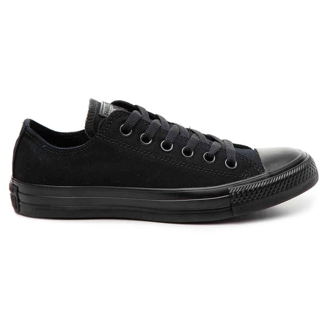 tenis Converse Monocromo Ox All Star Black, tenis casual para hombre vista lateral derecha, color negro con exterior textil y horma clásica, sistema de cordones con cinco ojales metálicos, puntera y entresuela de goma negra y forro interno textil; adecuado para estilo urbano/casual y a menudo usado para combinar con jeans y outfits diarios.