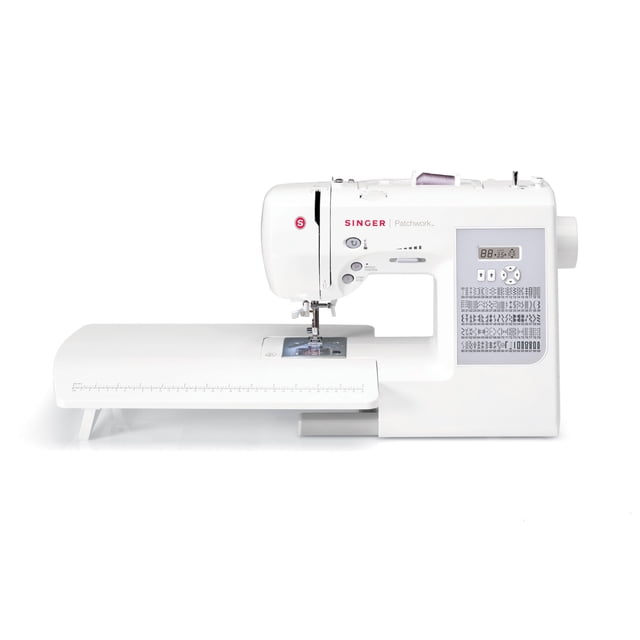 máquina de coser singer 7285q, acolchado de retazos con 100 puntos vista frontal centrada, unidad blanca con mesa de extensión para acolchado, pantalla digital y panel con selección de 100 puntadas impresas, enhebrador automático de aguja visible, botón de inicio/parada y palanca aguja arriba/abajo; también adecuada como estación portátil para proyectos de patchwork y costura en casa.
