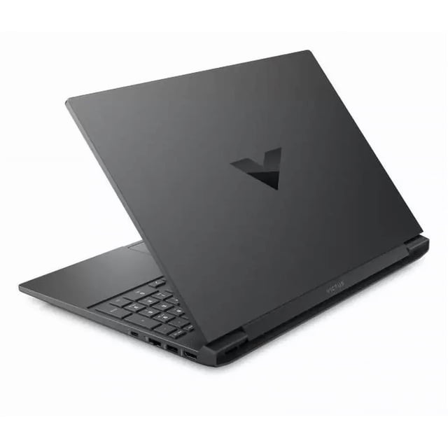 laptop gamer hp victus 15.6" full hd; 16gb ram 1tb ssd; intel core i7-13620h; nvidia geforce rtx 5060 Vista 3/4 trasera de la HP Victus en negro parcialmente abierta, tapa con logo en V centrado y acabado mate, teclado completo y bisagras expuestas; puertos USB y RJ45 visibles en el lateral; frecuentemente usada para gaming exigente y multitarea intensiva.