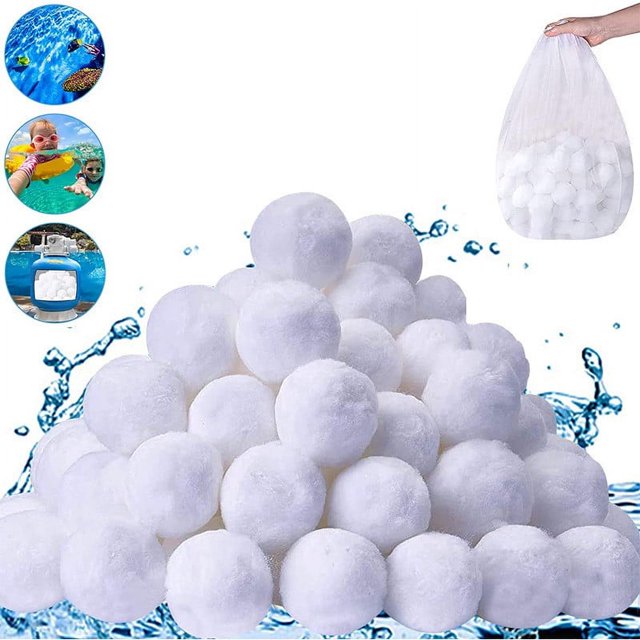 xihbxyly arena filtrante, bolas filtrantes para piscina de 500 g — montículo frontal de bolas redondas blancas de poliéster con textura fibrosa, reutilizables y lavables a máquina, aptas para agua de mar o dulce. Fondo muestra bolsa de malla transparente con las bolas y pequeños iconos de uso en piscinas; también son aptas para filtros pequeños de acuario o recirculación doméstica.
