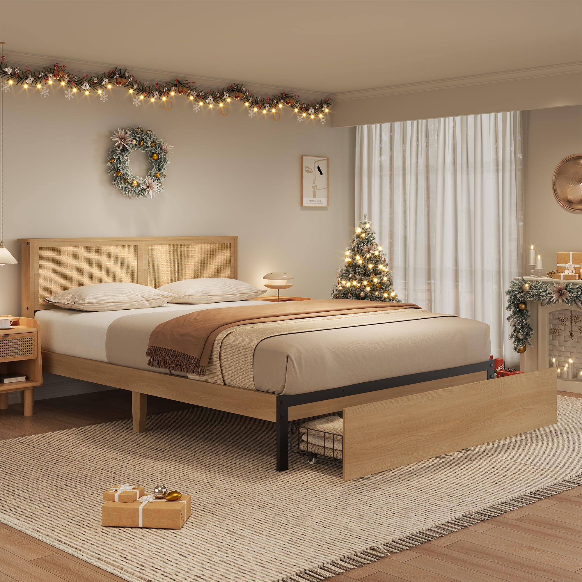 Base de cama tamaño Full con diseño bohemio, cabecera de ratán tejido y estructura reforzada, diseñada para ofrecer estabilidad, comodidad y espacio adicional de almacenamiento.