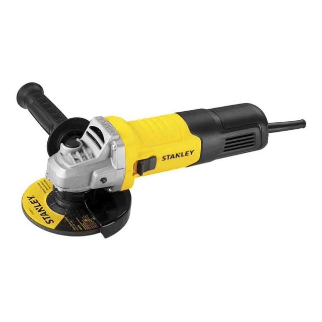 mini esmeriladora amoladora angular electrica 4 1/2 stanley stanley stgs9115 herramienta amarilla y negra, vista 3/4 con empuñadura lateral; carcasa slimline ergonómica, protector de disco metálico, husillo M14 para discos de 115 mm, rejillas de ventilación y cable trasero visible, adecuada para corte y rectificado en talleres móviles.