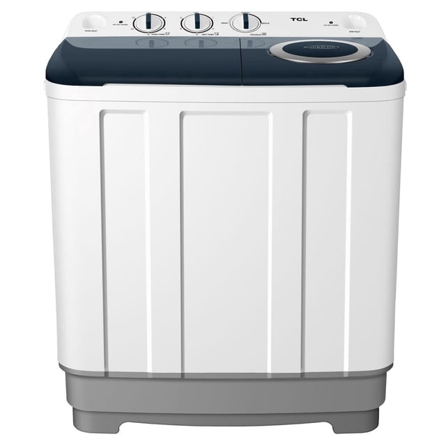 lavadora tcl 14 kg doble tina blanca twt14s, vista frontal de lavadora semiautomática blanca con tapa superior azul oscuro y panel con tres perillas; doble tina para lavar y centrifugar simultáneamente, base gris, gabinete de plástico resistente y filtro atrapapelusa. A menudo usada para cargas grandes en espacios reducidos.