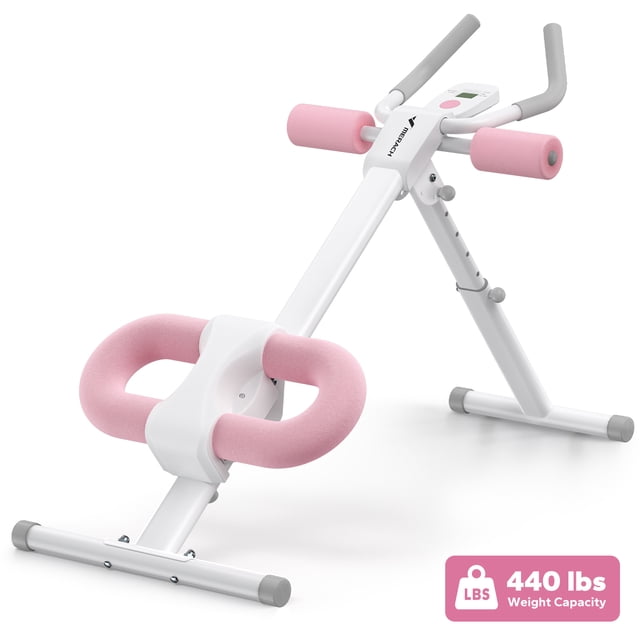 merach entrenadores abdominales ajustables para entrenamiento de cuerpo completo, plegables con protección de rodilla — Banco abdominal plegable rosa con marco metálico blanco en vista 3/4. Barra inclinada con 5 posiciones de altura y dos niveles de pendiente, perillas de ajuste visibles; almohadillas de espuma rosa en rodillas y codos, manubrios en U con empuñaduras y pantalla LCD pequeña para conteo, tiempo y calorías. Base tubular con topes antideslizantes, fácil de montar y plegar; también se usa a menudo como apoyo para estiramientos en casa.