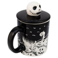 thumbnail image 2 of Taza Grande Cerámica con Tapa Esculpida en 3D, Diseño Jack Skellington, El Extraño Mundo de Jack, Capacidad 532 ml, Negro, 2 of 4