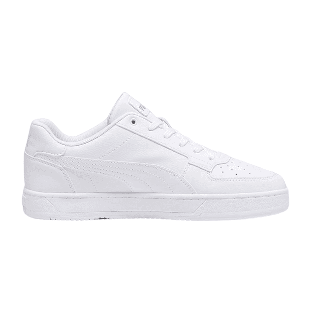 tenis puma caven 2.0 bco hombre blanco 29 Tenis Puma Caven 2.0 blanco para hombre, vista lateral derecha de corte bajo con empeine sintético blanco, puntera con orificios de ventilación, ojales con agujetas, lengüeta acolchada, plantilla SoftFoam+ y suela de goma en perfil. Adecuados para uso diario y como calzado cómodo para paseos urbanos.