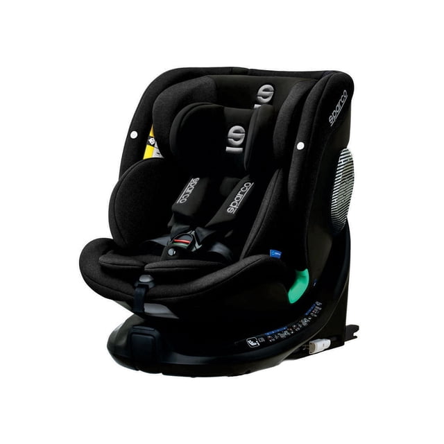 sparco silla de auto sk7000i rapid infantil rotación 360° con isofix, vista frontal 3/4 de silla infantil negra con base giratoria, reposacabezas ajustable y arnés de 5 puntos, paneles laterales con espuma EPP visible, hebilla central y conectores Isofix con pata de apoyo, tela oscura texturizada apta para limpieza; también suele usarse como asiento acolchado para breves usos supervisados fuera del vehículo.