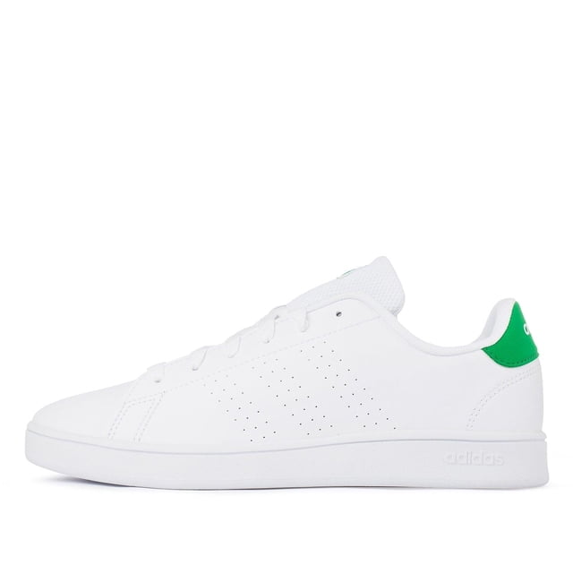 tenis adidas advantage k gy6995 niños blanco 19.5 zapatilla vista lateral derecha; exterior sintético blanco con perforaciones decorativas, sistema de cordones y forro textil, suela de goma blanca con logo adidas en el lateral y panel de talón verde. Adecuada para uso diario, escuela y actividades recreativas.