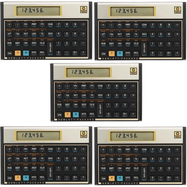 calculadora financiera hp 12c x5 Cinco calculadoras HP 12c en vista frontal centrada: carcasa crema con marco negro, pantalla LCD de una línea con dígitos, teclado RPN con teclas negras y acentos en azul y naranja, logotipo HP superior derecho y leyenda Hewlett-Packard inferior; kit de oficina útil para TVM y flujos de caja.