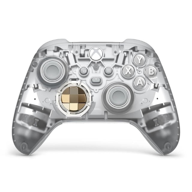 control inalámbrico xbox ghost cipher transparente, vista frontal centrada; carcasa clara que revela el interior plateado, gatillos y pad direccional en bronce metálico, joysticks bicolor (base blanca, tope gris ceniza) y botón Xbox visible. Compatible con tecnología inalámbrica Xbox y Bluetooth, puerto USB-C y hasta 40 horas de batería. Adecuado también para cambiar perfiles y reasignar botones desde la app Accesorios Xbox.