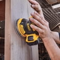 thumbnail image 3 of Lijadora Roto Orbital Dewalt inalámbrica Profesional 5'' Kit DeWalt DCW210D1, 3 of 5