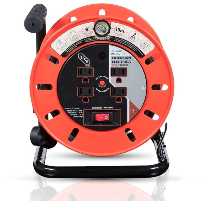 extensión eléctrica con carrete iusa 14 awg 15 metros negro vista frontal centrada del carrete redondo negro y naranja con 4 enchufes, interruptor rojo de encendido/apagado, botón de sobrecarga y reinicio, mango funcional de fácil agarre y base metálica para mayor estabilidad; cable ajustable hasta 15 m, a menudo usada para alimentar iluminación y equipos en eventos al aire libre.