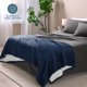 thumbnail image 4 of Manta de Cama de Felpa Sherpa Bare Home Matrimonial/Queen Azul Oscuro, 4 of 6