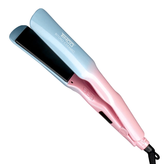 plancha alaciadora timco cerámica placas 4.5 cm pyb1199 Multicolor — vista 3/4 superior de la plancha con placas cerámicas anchas de 4.5 cm, cuerpo ergonómico rosa y azul, pantalla digital con botones de temperatura visibles y cable giratorio; diseñada para alisado y control del frizz, compacta para retoques rápidos en viajes.