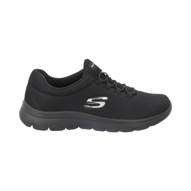 tenis skechers mujer deportivos dama comodos memory foam negro 24 zapatilla negra, vista lateral derecha centrada; parte superior textil con malla perforada, logo 'S' plateado en costado, cordones elásticos con trabillas, entresuela acolchada de 0–4 cm y suela deportiva negra; según especificaciones incluye memory foam; fondo blanco. También suele usarse como calzado casual para caminatas diarias.