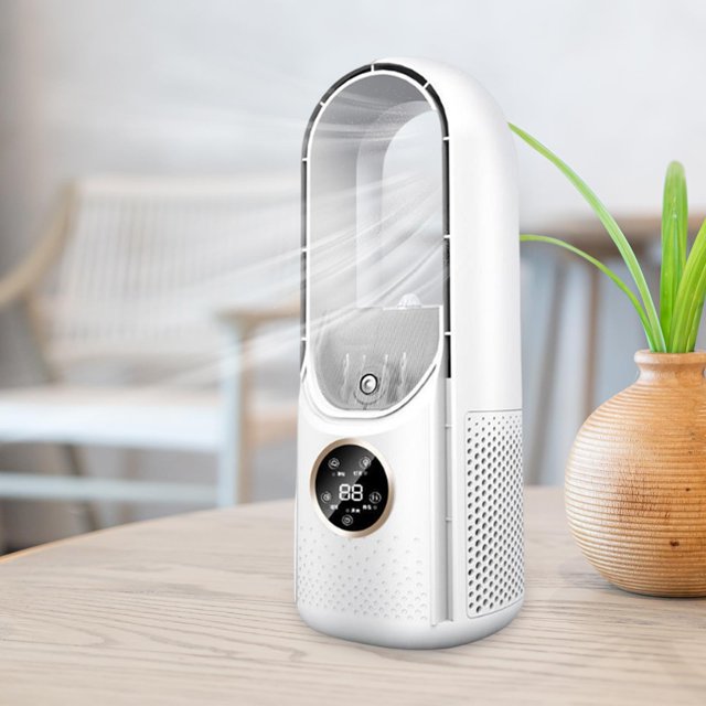 aire acondicionado portátil blesiy ventilador de aire acondicionado personal usb enfriador evaporativo mini blanco — vista frontal centrada de un enfriador evaporativo personal compacto (aprox. 12 x 30 cm) con carcasa cilíndrica blanca, rejilla frontal ovalada, panel táctil circular con pantalla LED y botón, ranuras laterales perforadas y tanque de agua integrado de 100 ml; colocado sobre una mesa en una sala desenfocada, adecuado para habitación pequeña y uso por USB, a menudo usado también para refrescar y humidificar en viajes o en escritorio.