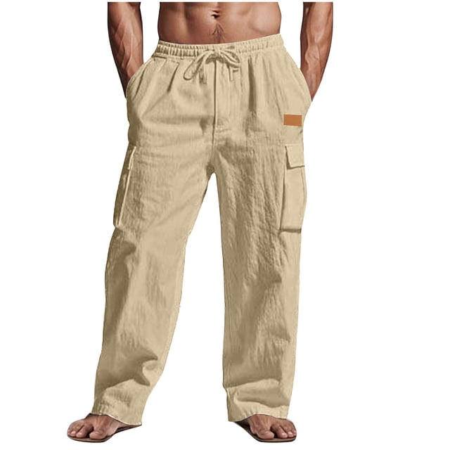 amzcrzy mens linen pants comfortable elastic waist drawstring trousers for men summer casual relaxed fit beach yoga pants lightweight baggy wide leg pants for men with flag label s-3xl marrón Pantalones de lino caqui para hombre con cintura elástica y cordón frontal, vista frontal centrada de corte ancho y relajado hasta el tobillo, dos bolsillos laterales, bolsillo cargo con etiqueta tipo bandera y tejido texturado transpirable.