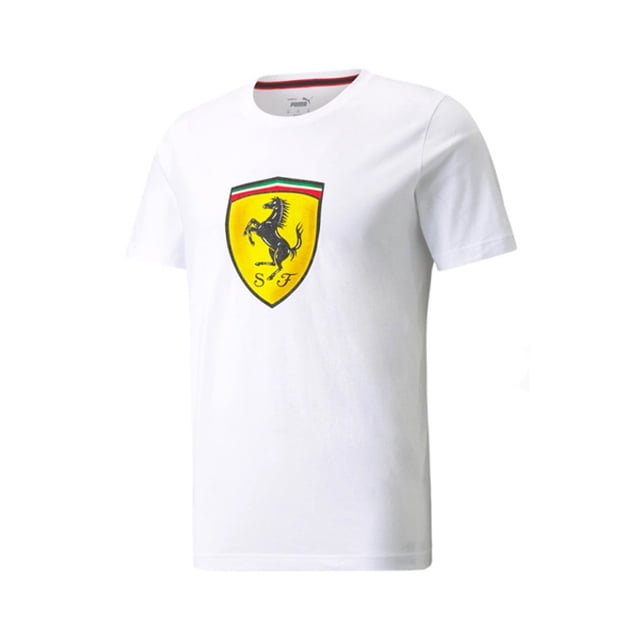 playera puma ferrari race colored big tee hombre 53169107 Blanco, vista frontal centrada de camiseta blanca 100% algodón talla regular con cuello acanalado y borde interior contrastante; gran estampado frontal del escudo amarillo de Scuderia Ferrari con el caballo rampante, manga corta y corte recto, a menudo usada como prenda sport casual y también adecuada para combinar como camiseta de fin de semana.