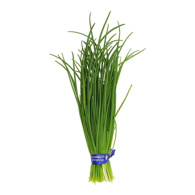 cebollín por pieza manojo frontal de tallos verdes largos y delgados atados con banda morada; textura lisa y puntas finas, fondo blanco, hierba fresca ideal para potenciar el sabor de pastas, pollo y carnes; también suele usarse como guarnición.