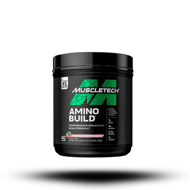 muscletech amino build 40 serv strawberry watermelon tarro negro frontal con etiqueta verde y blanca que indica AMINO BUILD y logotipo MuscleTech; suplemento en polvo de 40 porciones, sabor fresa sandía y datos visibles de BCAA en el panel. A menudo usado como complemento postentrenamiento para recuperación y soporte de aminoácidos.