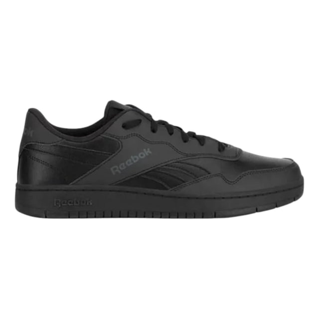 tenis reebok hombre bb 1000 negro casual negro 6,0 mx Vista lateral derecha de tenis bajo negro en material coagulado con costuras visibles; suela de goma negra con dibujo de tracción, agujetas negras y logo Reebok tono sobre tono en el lateral; diseño urbano y cómodo para uso diario, también suelen usarse para caminatas urbanas cortas.