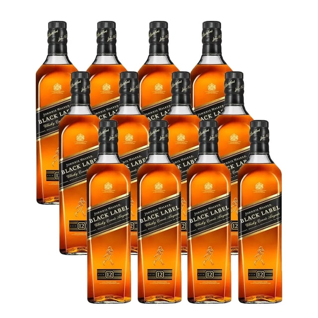 caja de 12 whisky johnnie walker blend black label 750 ml caja con 12 botellas Johnnie Walker Black Label 750 ml en vista frontal; botellas de vidrio ámbar con etiqueta diagonal negra y detalles dorados, tapas negras; a menudo usado para celebraciones o como regalo; venta solo para mayores de edad.
