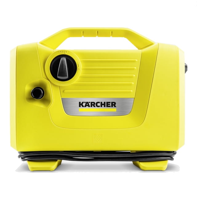 hidrolavadora k2 induction karcher 1600 psi 5 pzas Karcher, vista frontal centrada de la unidad compacta en amarillo con asa superior integrada; panel frontal con perilla negra de control, toma de manguera a la izquierda, placa metálica con logo KÄRCHER y cable enrollado en la base. Presión máxima 1600 PSI y manguera de alta presión de 7.5 m según especificaciones; adecuada para limpiar vehículos y muebles de jardín y fácil de guardar en el maletero.