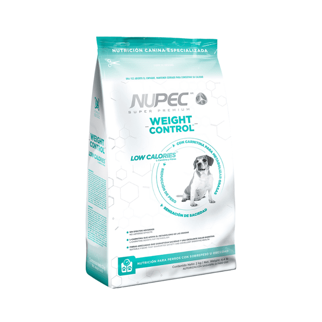 alimento para perro nupec weight control 2kg Bolsa 3/4 frontal de 2 kg de NUPEC Weight Control; empaque especificado como color café, diseño blanco con tapa turquesa, texto "Weight Control" y "Low Calories", imagen de un perro sentado y panel lateral con información nutricional; indicado en la etiqueta para reducción de peso y mantenimiento de masa muscular, y a menudo usado en dietas para perros con sobrepeso.
