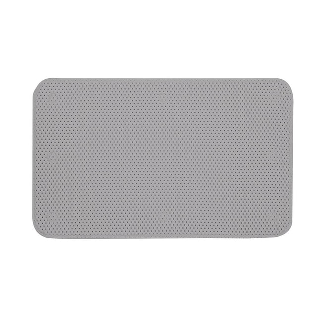 tapete de regadera mainstays gris tapete rectangular antiderrapante para baño, vista cenital; superficie texturizada de microfibra gris con patrón perforado y base antideslizante, absorbe humedad y suele usarse también como protector de piso.