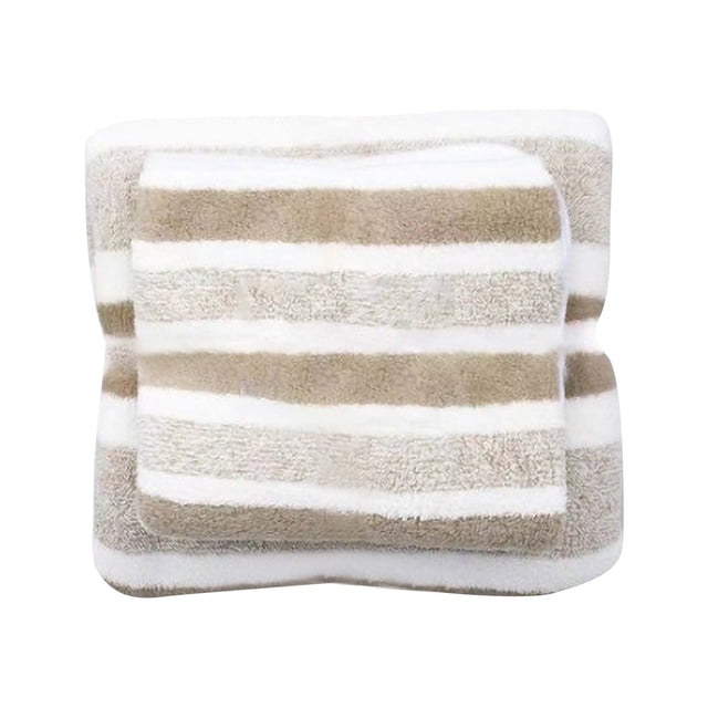 gray coral velvet striped bath towel set 2-piece absorbent cotton towels for bathroom and spa — vista frontal plana con toalla de baño plegada (73 cm x 140 cm) y toalla de cara plegada (35 cm x 75 cm); rayas horizontales coral-velvet en gris y blanco, pilas de rizo de algodón visibles y textura mullida, fondo blanco minimalista; ideal para baño, spa o gimnasio.