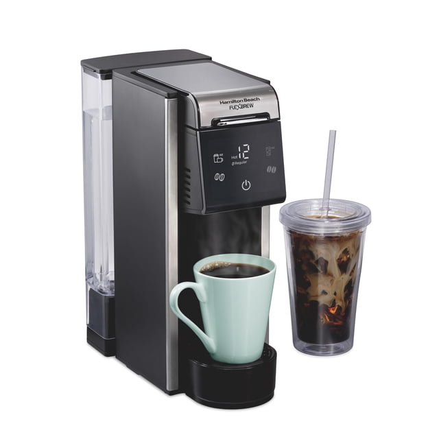 cafetera hamilton beach flexbrew 4 en 1, 1,3 l led máquina de una sola porción negra con depósito extraíble de 45 oz y pantalla táctil LED en vista frontal 3/4; admite cápsulas K-Cup y café molido, bandeja portavasos extraíble con taza y vaso para café helado; también adecuada para preparar bebidas frías en vasos de viaje.