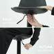 thumbnail image 4 of Sillas para Bar y Barra de Cocina con Respaldo y Reposapies de Altura Ajustable Banco Taburete Giratorio con Asiento Acolchado de Diseño Moderno Set 4 Piezas Full Black, 4 of 6