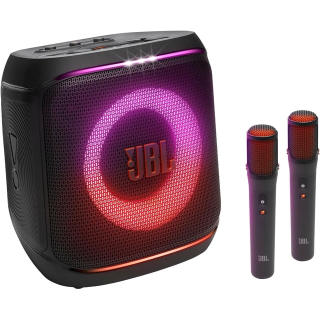 bocina jbl party box encore 2 plus - black 3/4 frontal con rejilla negra y anillo LED rosa-naranja, logo JBL centrado, asa flexible y controles en la parte superior; a la derecha, dos micrófonos inalámbricos digitales negros con rejillas iluminadas; fondo blanco, portátil y resistente a salpicaduras IPX4, ideal para karaoke con función de eliminación de voces por IA.