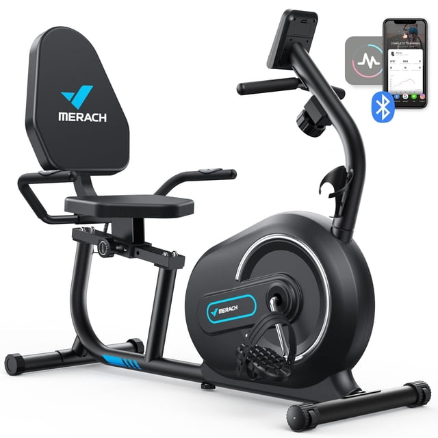 merach bicicletas reclinadas para sentarse en casa bicicleta estática magnética 8 niveles resistencia bicicleta de ciclismo interior con aplicación gratuita 3/4 frontal de la MERACH S08 en negro: asiento ergonómico extra ancho con respaldo ajustable, pedales con correas, manillar con sensores de pulso y consola digital compatible con MERACH App, carcasa del volante y control magnético de 8 niveles; adecuada para uso interior y sesiones de bajo impacto o rehabilitación leve.