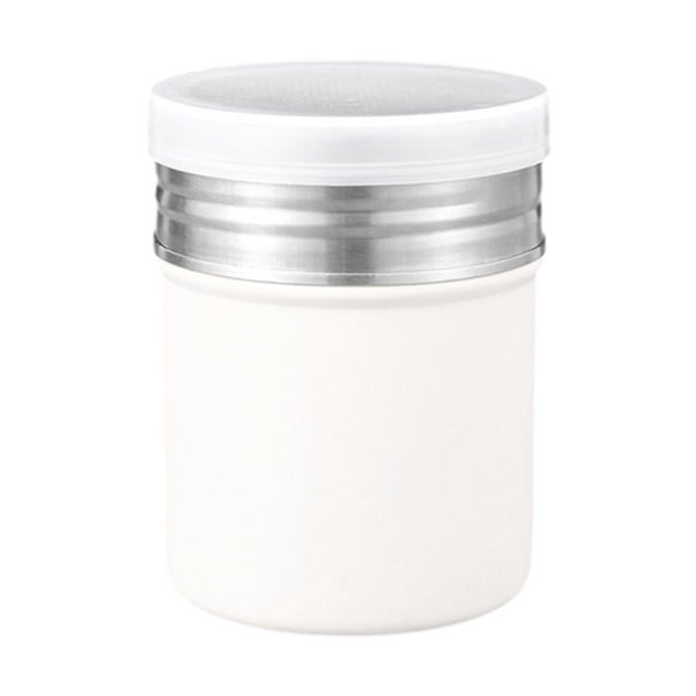 agitador de polvo de acero inoxidable, agitador de azúcar en polvo, agitador de condimentos para avena blanco — vista frontal centrada de un dispensador cilíndrico blanco con banda superior de acero inoxidable y tapa de malla perforada; compacto (8 cm x 6 cm) para espolvorear azúcar, cacao, queso o especias finas en café, postres y avena; incluye 1 unidad; a menudo se usa también para espolvorear cacao en bebidas calientes durante viajes o repostería casera.