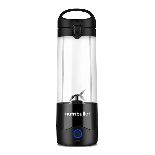 procesador de alimentos portátil nutribullet 590ml 200 watts color negro, vista frontal centrada de la licuadora inalámbrica con vaso Tritan transparente de 590 ml, base negra con botón de encendido iluminado, aspa de acero inoxidable de 4 puntas y tapa con asa. Diseñada para preparar smoothies y bebidas de proteína, adecuada para llevar en mochila y realizar hasta 15 mezclas por carga.