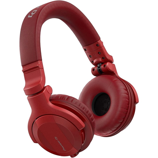 audiofono para dj pioneer hdj-cue1bt rojos Auriculares DJ Pioneer HDJ-CUE1BT en rojo, vista 3/4 frontal con diadema acolchada y logo, copas plegables que giran 90° y almohadillas acolchadas; acabado rojo mate y bisagras metálicas visibles; fondo blanco minimalista; también adecuados para monitoreo portátil y mezcla con Bluetooth.