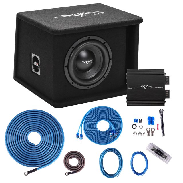 skar audio single 8" completo 700 w serie sdr subwoofer paquete de graves – incluye caja cargada con, vista frontal centrada de caja cargada negra con subwoofer SDR de 8" y logo Skar en la tapa, amplificador compacto negro a la derecha, rollos de cable azul de calibre 4, cable RCA azul, kit de terminales y fusible en línea; diseño compacto para instalación fácil en sistemas de audio para auto.