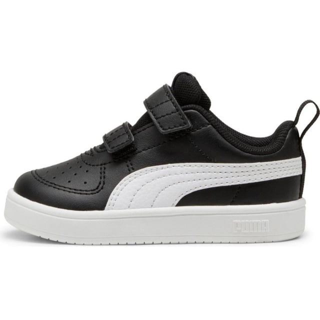tenis puma rickie v inf para niños pequeños 391328-11 negro 12 zapatilla infantil vista lateral derecha con franja blanca lateral, dos cierres de velcro, puntera perforada, presilla en talón y suela blanca baja, ideal para uso diario y fácil de poner.