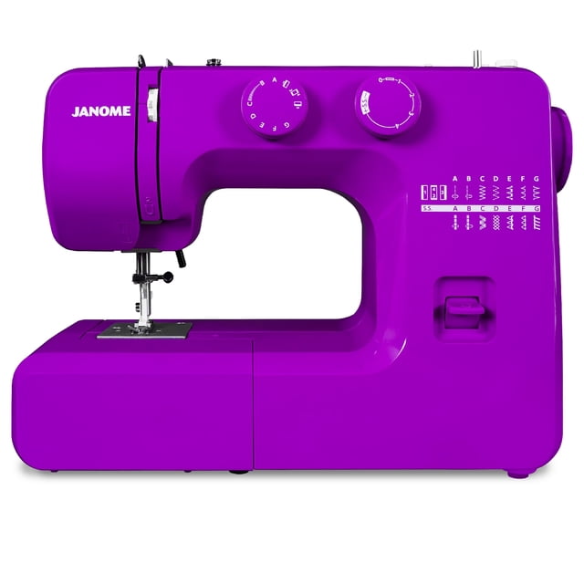 máquina de coser janome purple majesty fácil de usar, vista frontal 3/4 con carcasa morada y logo Janome en el frente, perillas de selección de puntada y control en la parte superior, diagrama que muestra 15 puntadas y ojal de 4 pasos en el panel derecho, brazo libre y placa de aguja visibles; compacta y portátil, ideal para principiantes en prendas, retazos y acolchado ligero.