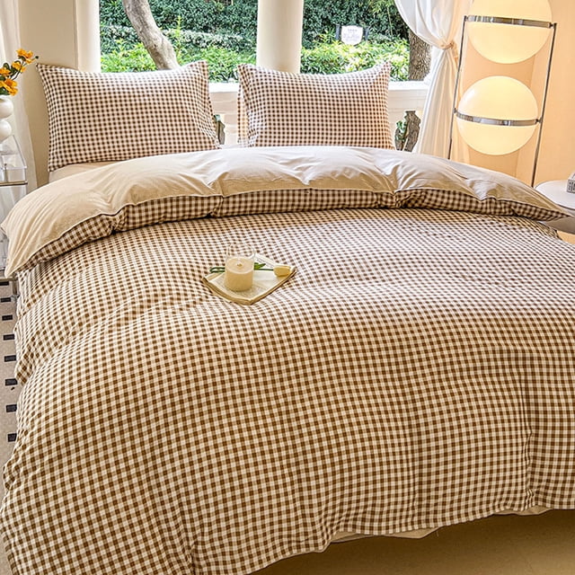 caiyueke bedding set queen size 4 piece duvet cover sheet pillowcases breathable soft microfiber all season hotel bed sheets wrinkle resistant easy care modern solid color bedroom essentials — juego de ropa de cama 4 piezas para cama matrimonial en color café con funda nórdica, sábana ajustable y dos fundas de almohada; patrón cuadriculado pequeño y tejido de poliéster suave y transpirable, vista frontal en habitación luminosa, fácil cuidado para uso diario.