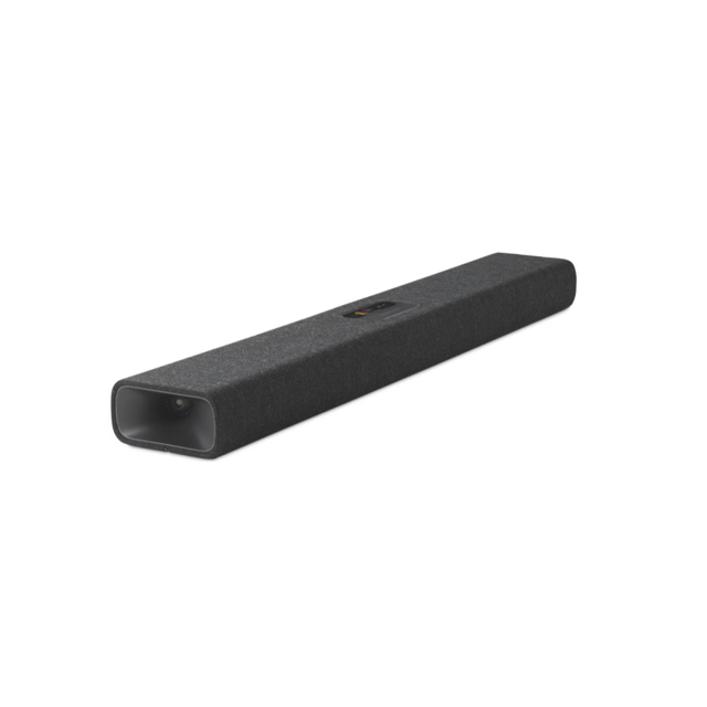 barra de sonido citation multibeam 700 bluetooth - gris | harman kardon Barra de sonido de 79 cm, vista 3/4 frontal con rejilla textil gris y extremos curvados; panel de controles superior y puerto auxiliar visibles; colocación en piso frente a TV, conectividad Wi‑Fi y Bluetooth, compatible con Asistente de Google y Chromecast; suele usarse como canal central en sistemas de cine en casa.