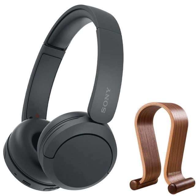 audífonos inalámbricos sony wh-ch520 con micrófono negro 3/4 frontal de casco supraaural negro con diadema acolchada, logo Sony en la banda, controles en la copa izquierda y puerto USB-C; soporte expositor de madera curvado a la derecha. Batería hasta 50 horas y carga rápida 3 min para 1.5 h según especificaciones.