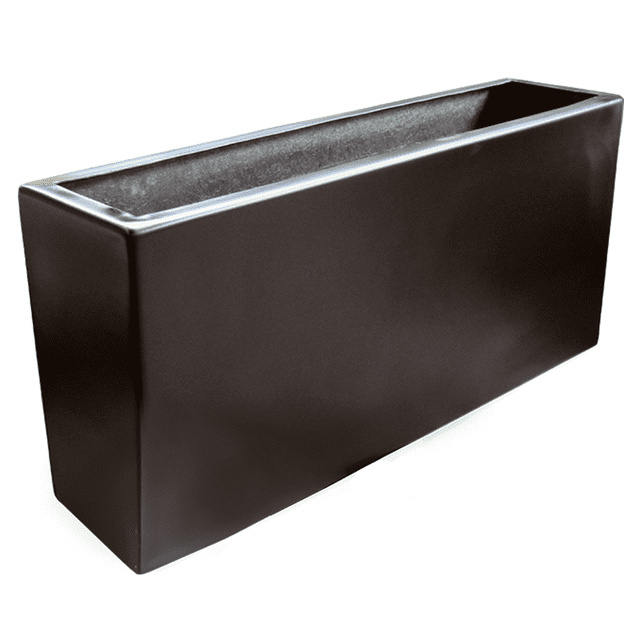 maceta de fibra de vidrio mod. jardinera 100x25x50cm chocolate jardinera rectangular de fibra de vidrio color chocolate, vista 3/4 frontal, 100 cm largo × 25 cm ancho × 50 cm alto; paredes lisas con acabado, interior hueco sin orificios de desagüe visibles; indicada para interior y exterior, también adecuada como jardinera estrecha para balcón o corredor.