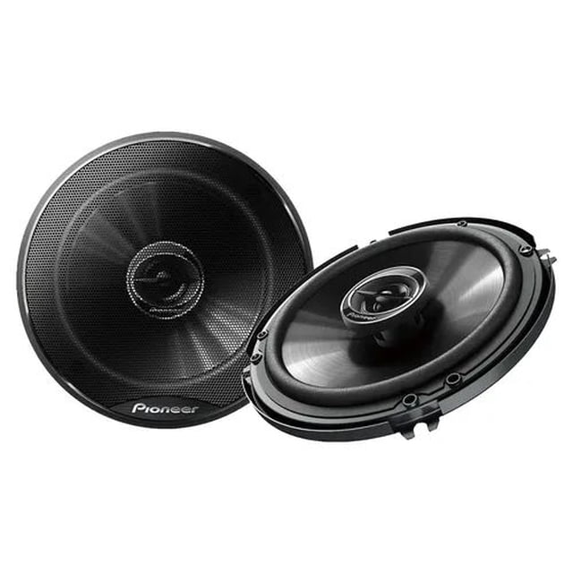 bocinas para auto pioneer 6 1/2 pulgadas 280w 2 conos ts-g6501 coaxiales negros, vista frontal centrada de dos bocinas: una con rejilla perforada con logo Pioneer y otra sin rejilla que revela cono de 6.5" y tweeter de cúpula balanceada en el centro; borde de montaje circular y acabado texturizado. También son aptas para actualizar bocinas en proyectos de audio DIY vehicular.