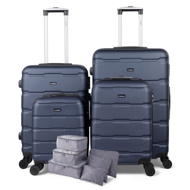 juego 4 maletas de viaje rigidas ruedas 360 bolsas de viaje rumbo azul set de 16, 20, 24 y 28 pulgadas en azul marino con carcasa rígida estriada, asas telescópicas, candados integrados y ruedas giratorias; incluye seis bolsas organizadoras grises para ropa y zapatos, mostradas en vista frontal sobre fondo blanco. A menudo usado también como set compacto para organizar equipo y accesorios durante traslados.